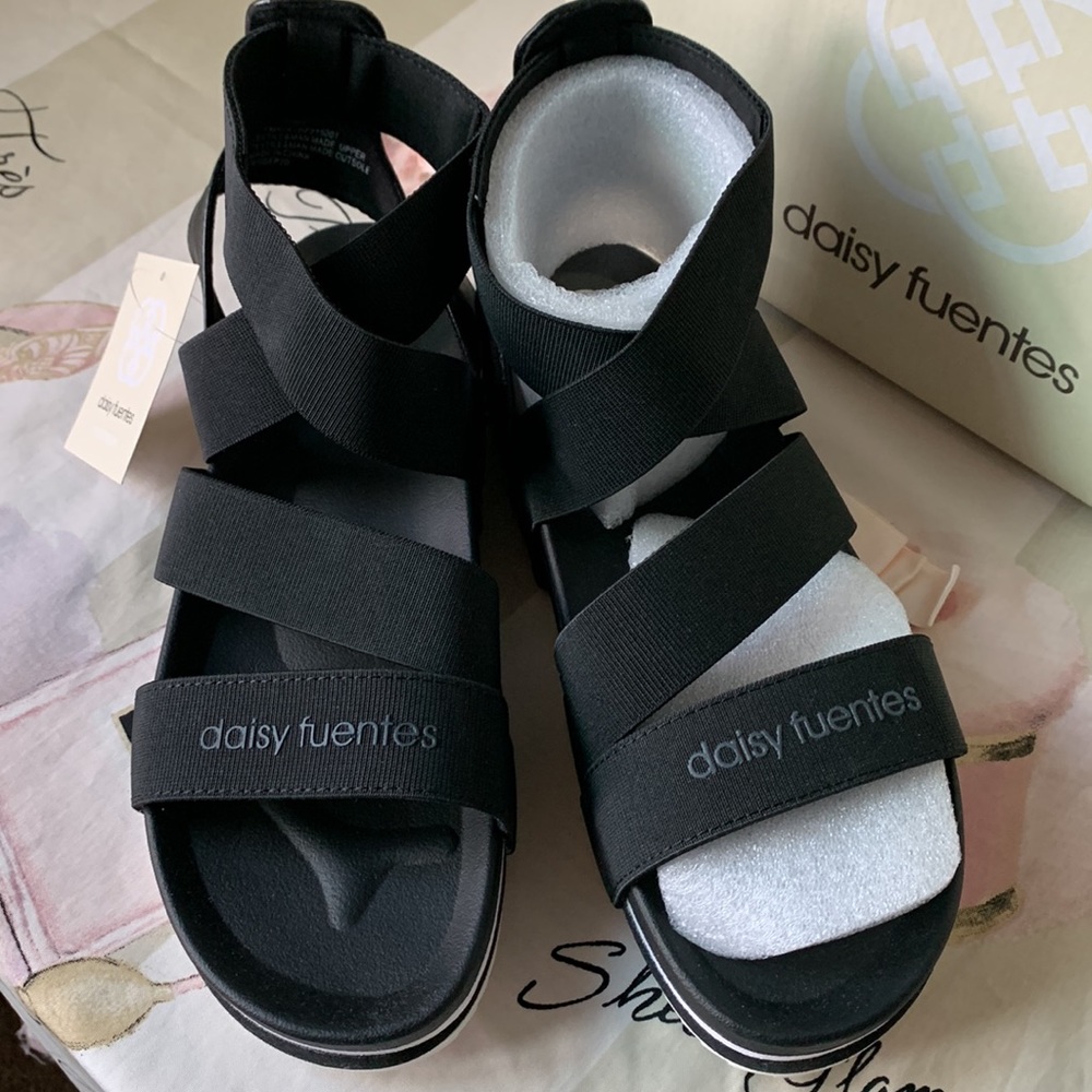 Daisy Fuentes Strap shoes - Picture 1 of 8